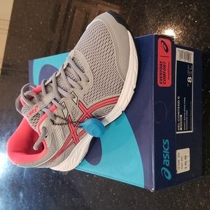 NWT Womens size 8 Asics Gel Contenr
